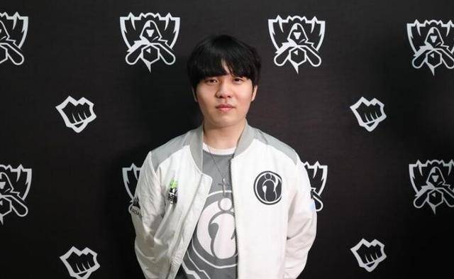 对手禁区内 对手禁区内